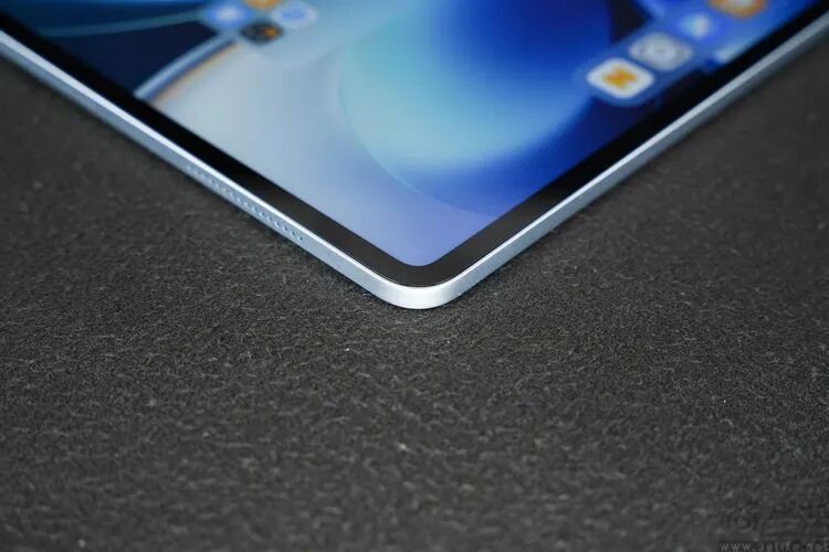 vivo Pad 6 Pro底部扬声器特写