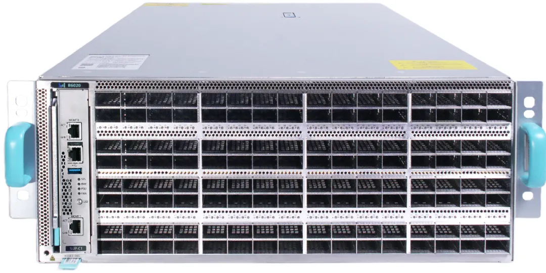 火山引擎102.4T自研交换机正面视图
