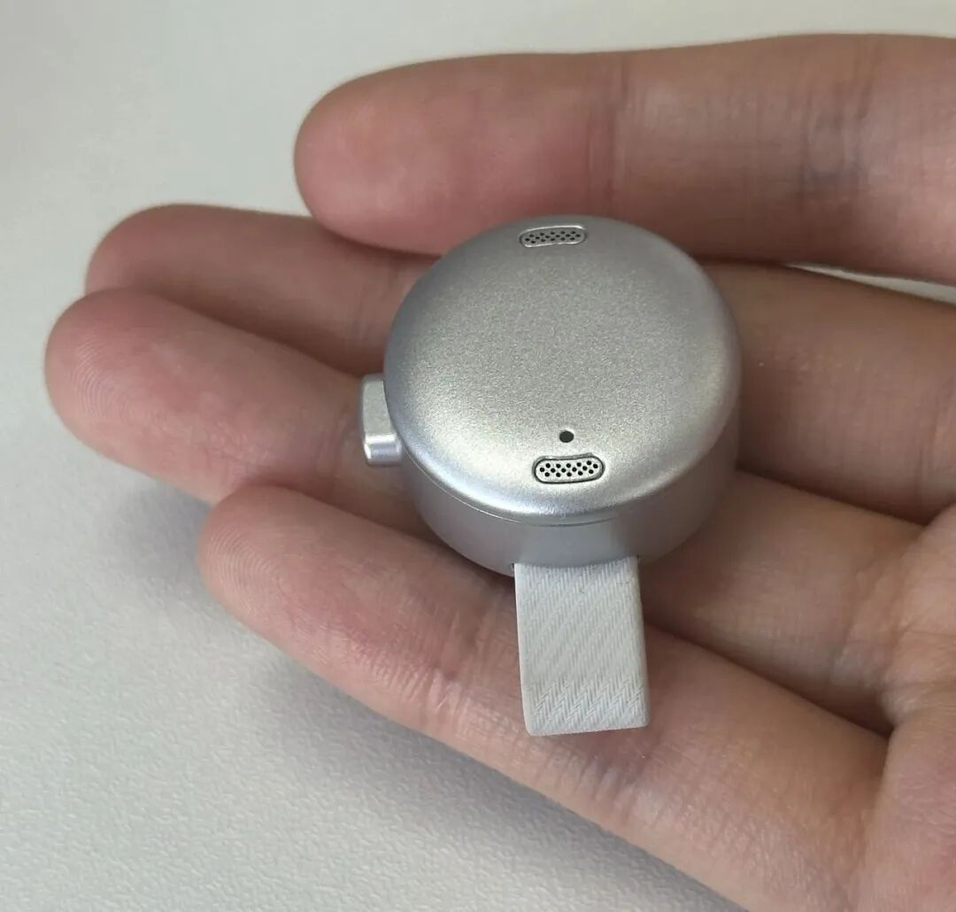 AI录音豆手持大小对比