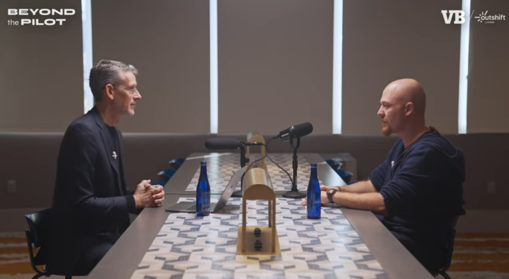 Amjad Masad与访谈主持人对谈