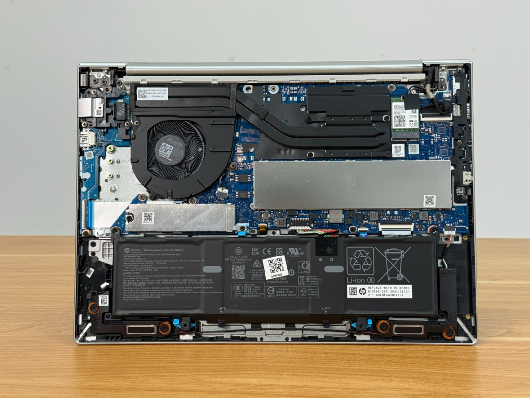 笔记本内部结构：双内存、散热