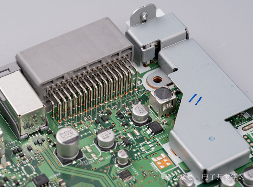 另一组连接器及屏蔽罩