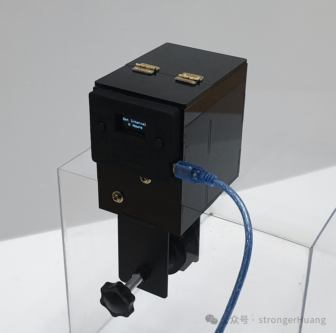 带LCD屏幕的自动鱼食投喂器