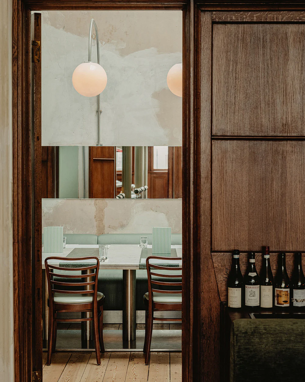 Lina Stores餐厅靠窗卡座