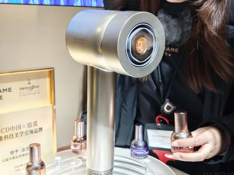 追觅高端吹风机展示