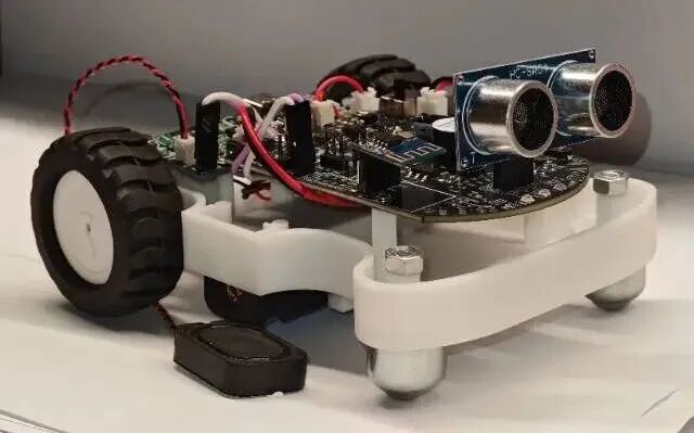 CW32L012哈基汪开发套件实物图