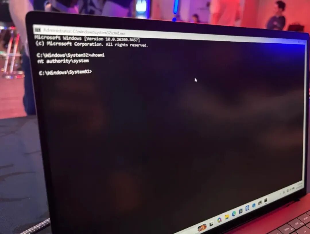 CMD窗口显示whoami命令返回nt authority\system权限