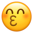 闭眼亲吻的害羞表情