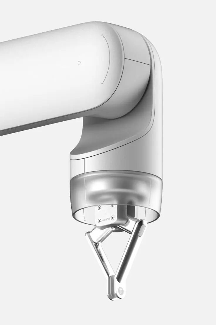 白色机械臂关节与末端夹爪特写