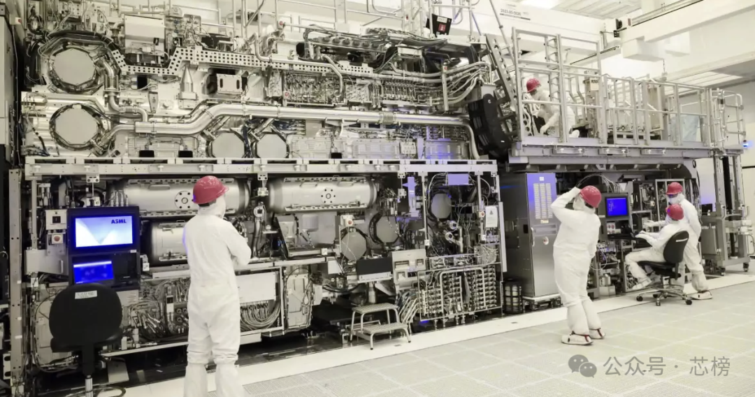 ASML复杂工业设备内部场景