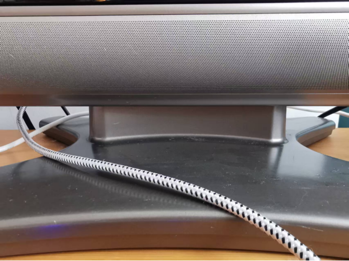 带音箱的显示器