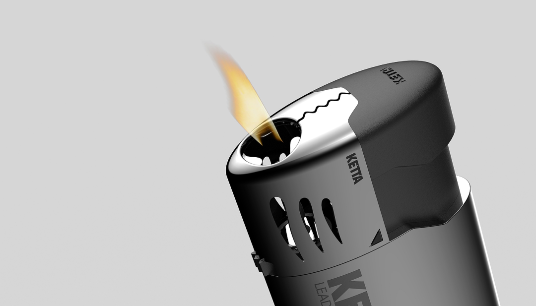 KETA 黑色打火机点燃