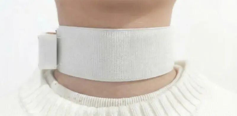 智能脖巾佩戴示意图