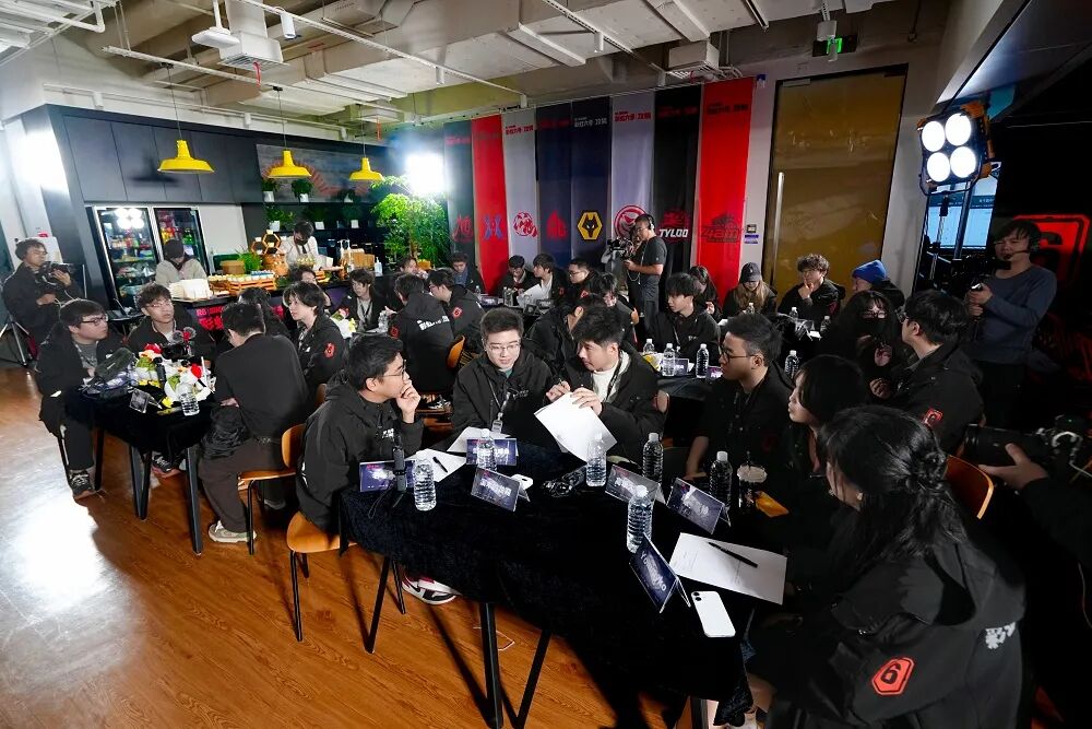 TYLOO战队成员出席讨论会