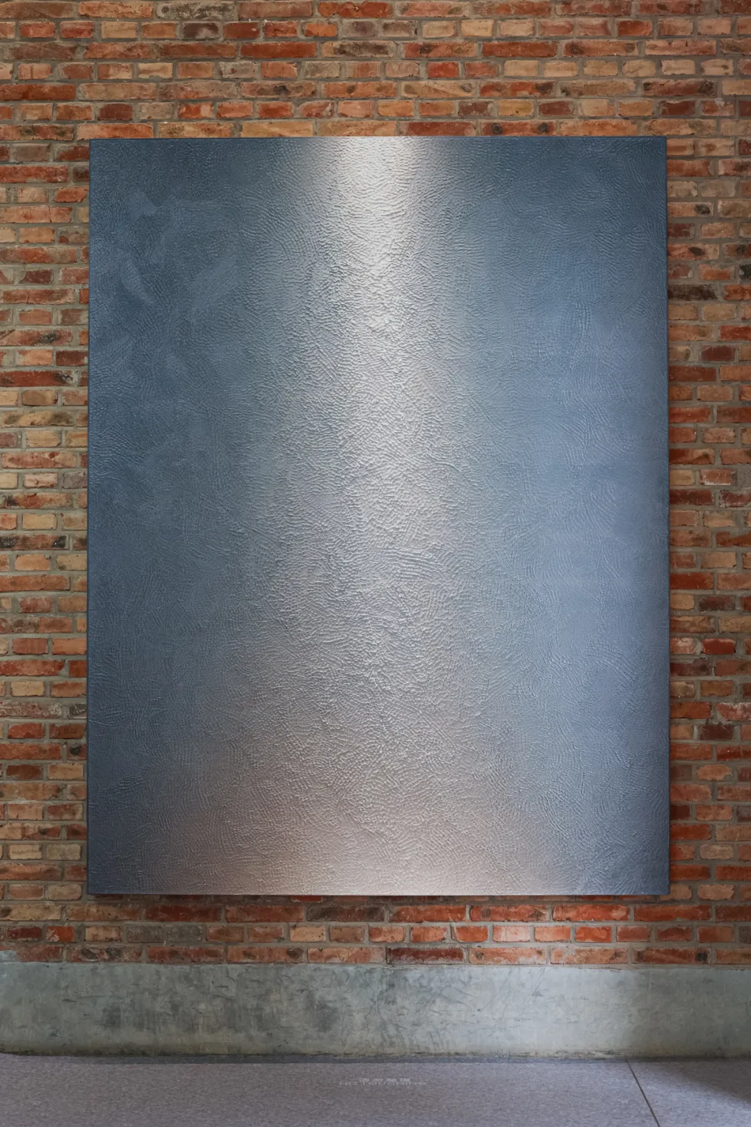 王郁洋作品《2 in 1-20240203》局部：高反射肌理绘画