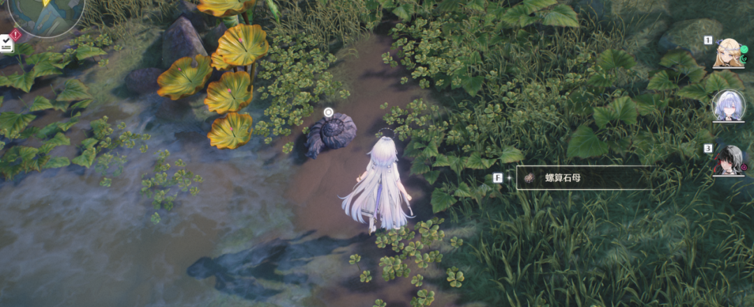 角色在河边采集“螺蛳石母”