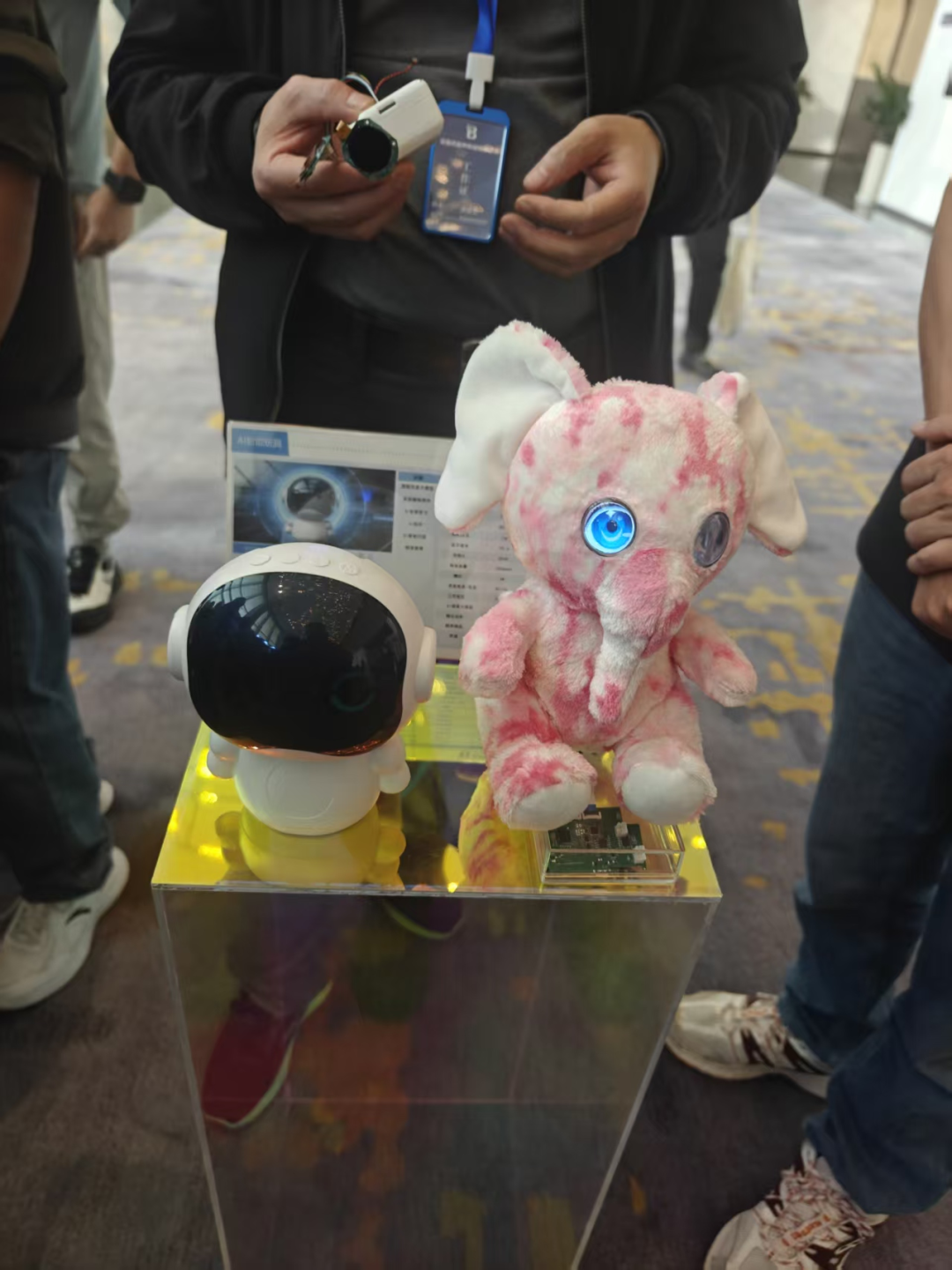 AI机器人玩具展品