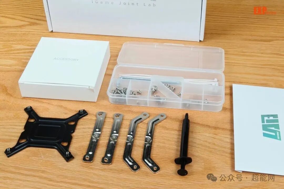 配件盒内包含螺丝、工具、扣具等