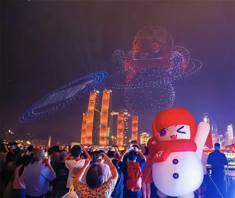 《地下城与勇士》周年庆活动现场的无人机灯光秀