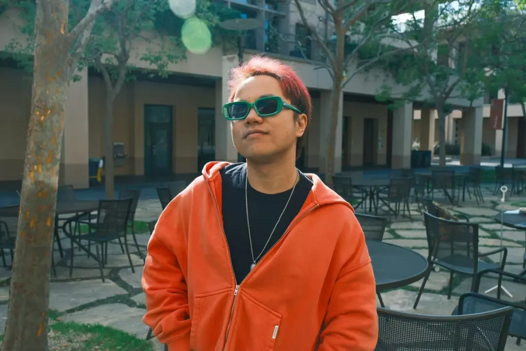 户外休闲人物照