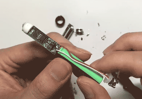 电子火折子内部电路板与电池