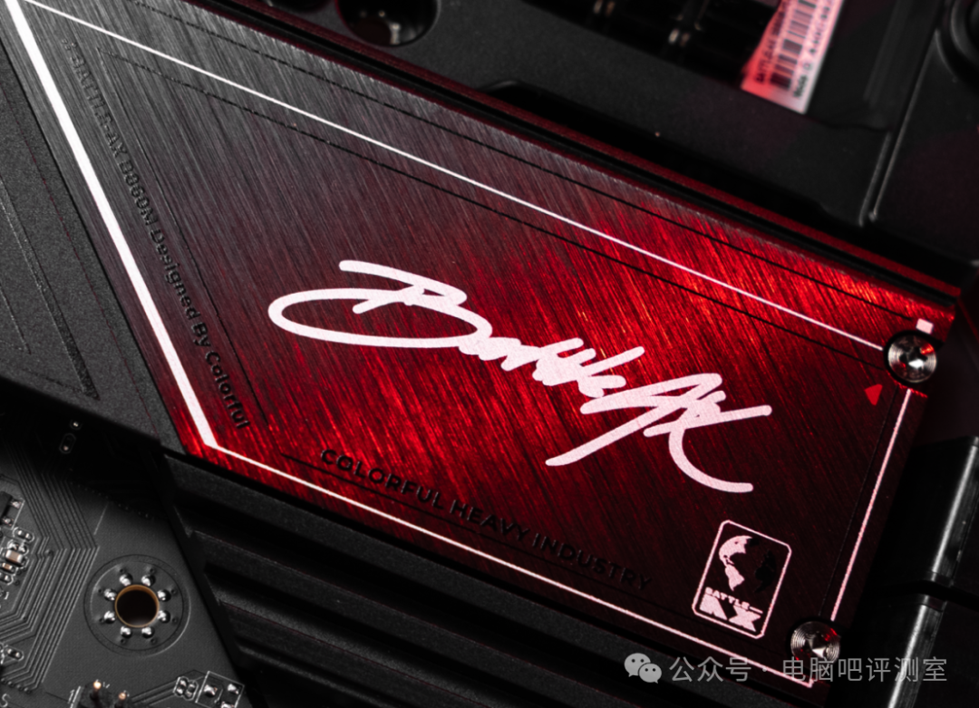 七彩虹超级黑刃主板散热装甲细节展示