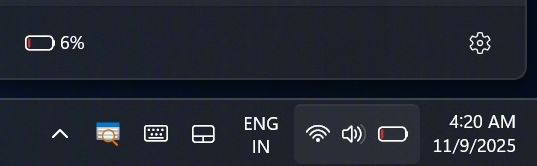 Windows 11任务栏截图：低电量红色电池图标
