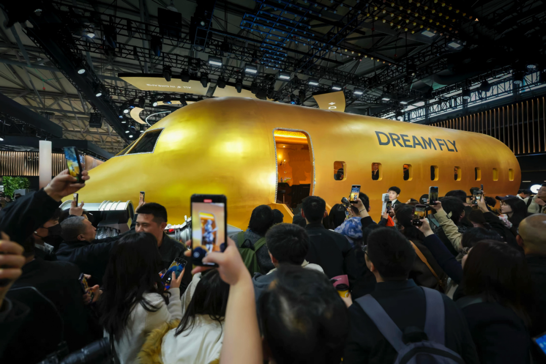 追觅展出的“DREAM FLY”飞机模型