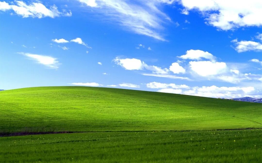 Windows XP 经典 Bliss 壁纸——蓝天草地