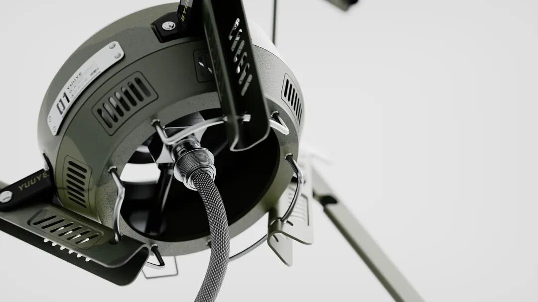 连接线缆的绿色头盔