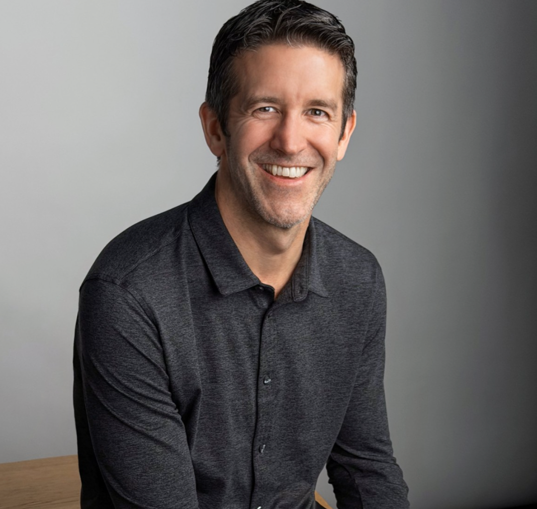 约翰·特努斯近照