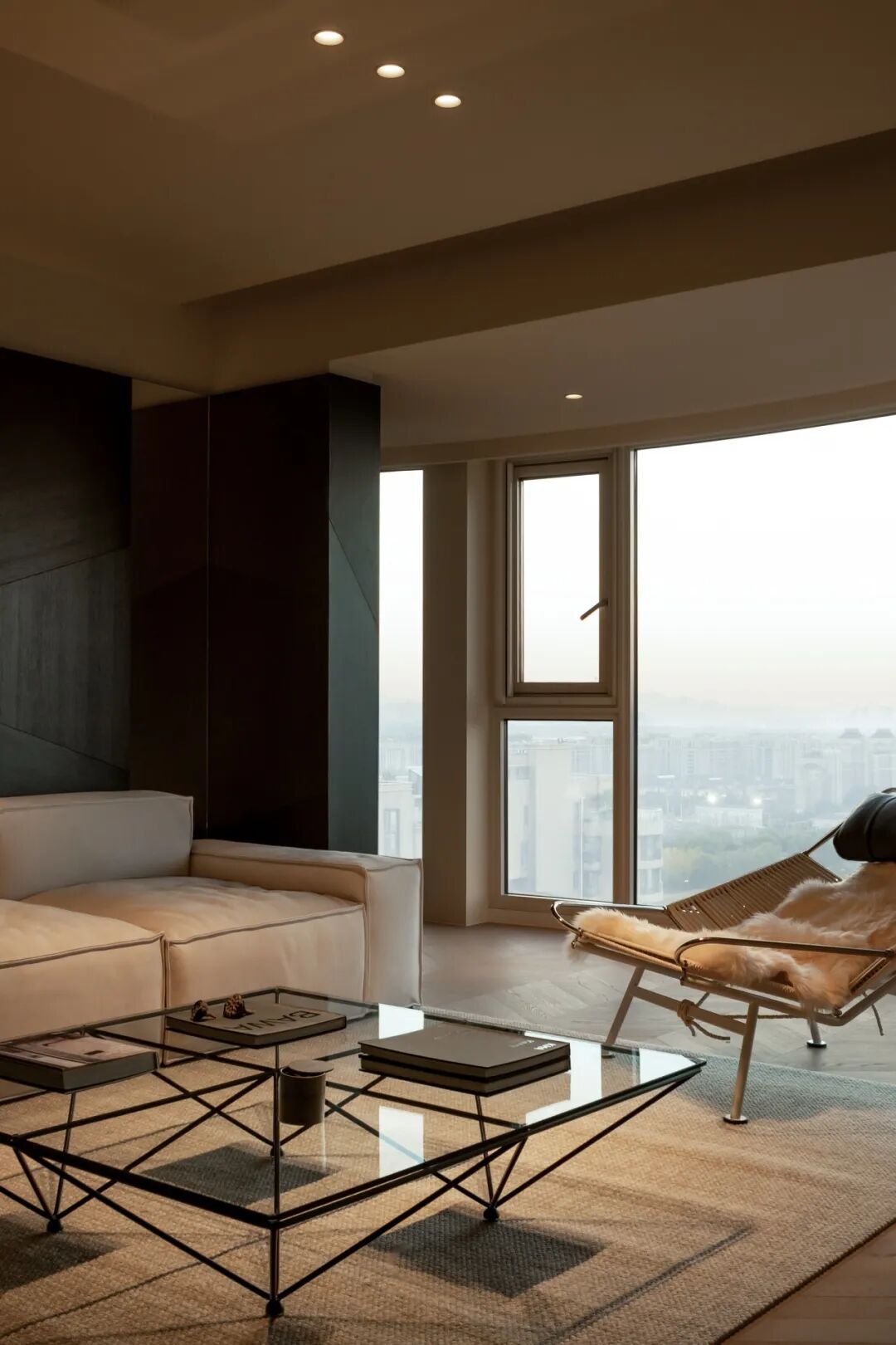 客厅黄昏视角，城市天际线景观