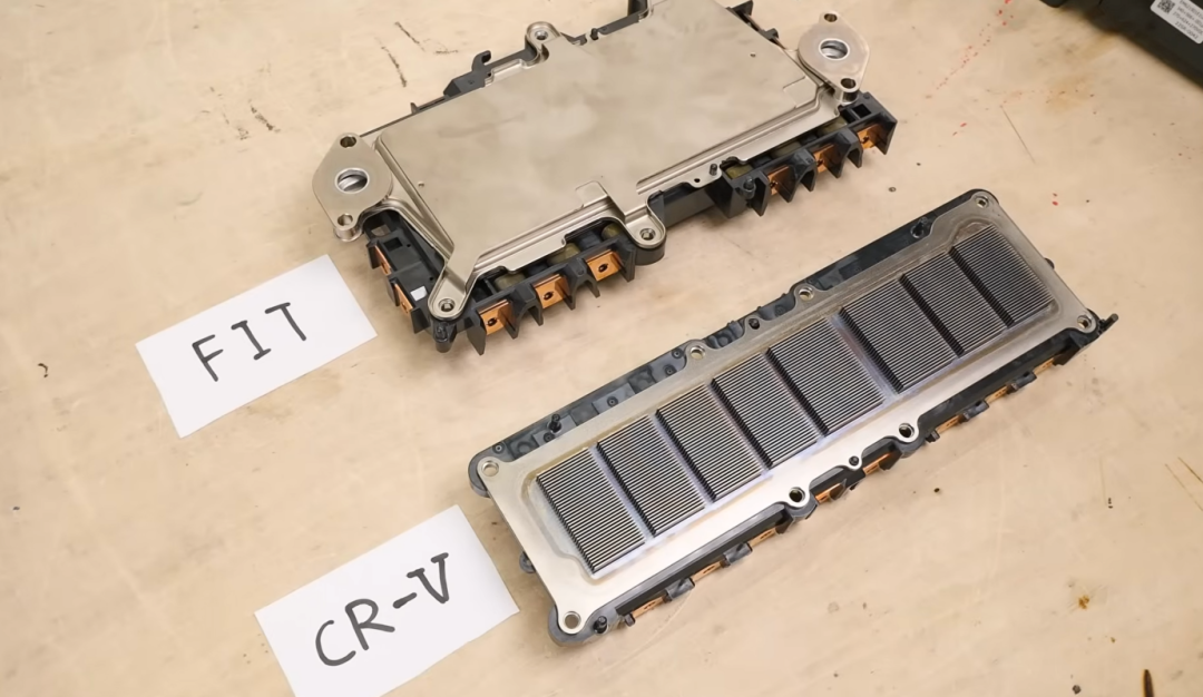 FIT与CR-V PCU电机连接端子模块对比