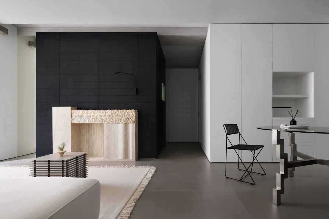 客厅沙发区与壁炉近景