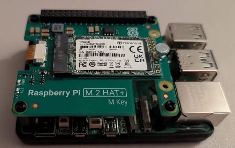 AI套件连接M.2 SSD实物图