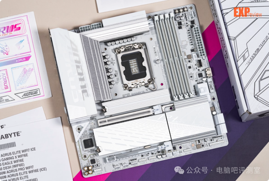 技嘉白色主板产品图