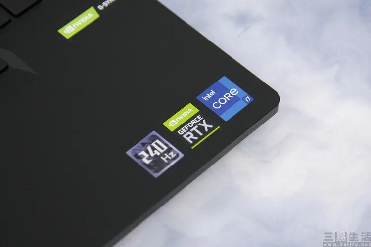 笔记本机身标识贴纸:NVIDIA与Intel Core i7