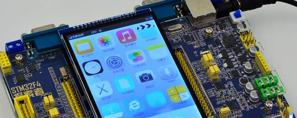 一块运行着简易UI的STM32F4开发板