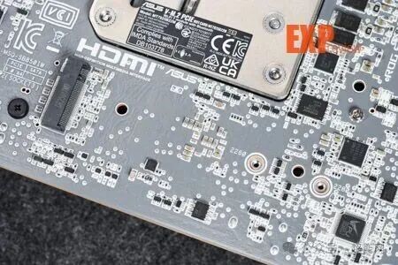 M.2接口附近电路特写