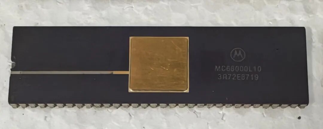 摩托罗拉 MC68000L10 芯片特写