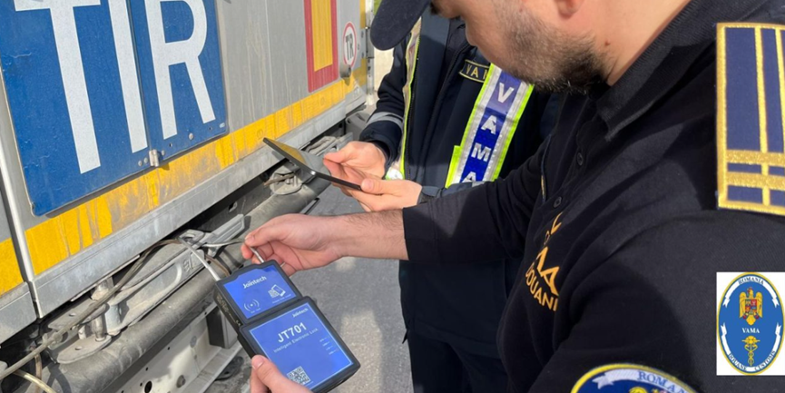 欧盟海关执法人员使用设备检测货车