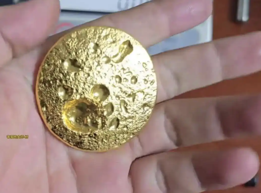 黄金纪念币特写