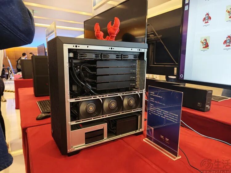 搭载多块ARC PRO显卡的工作站主机