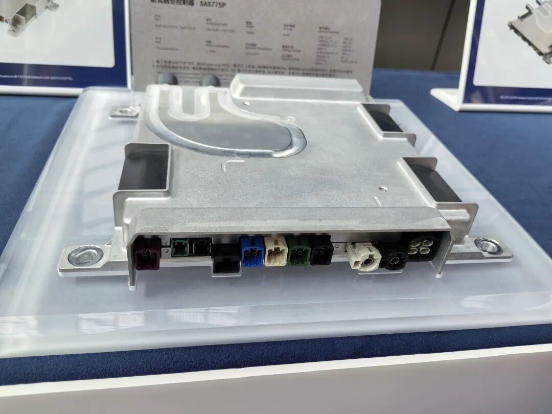 SA8775P控制器背面接口实物图