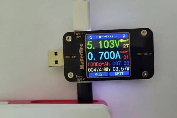 USB电流电压测试仪显示实时数据