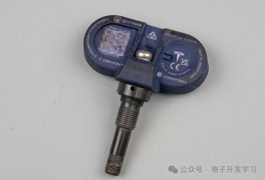 特斯拉 TPMS 胎压传感器外壳与型号标识