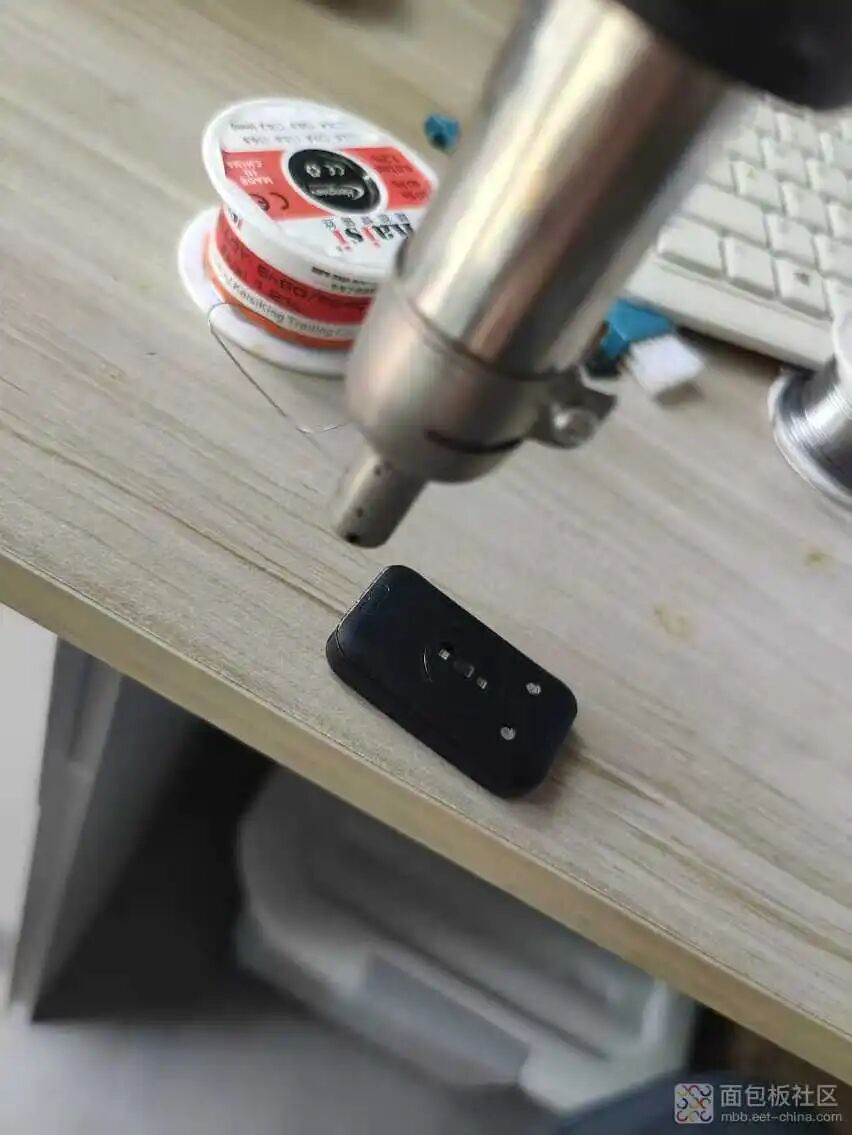 使用热风枪加热后盖