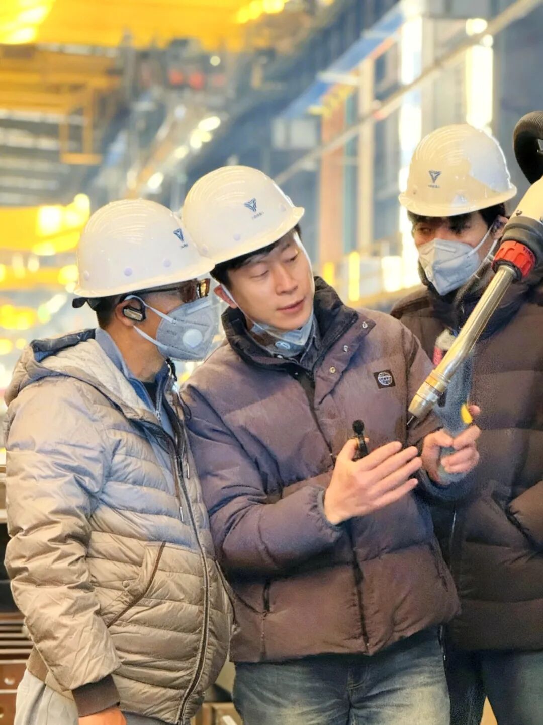 乔忠良在工厂调研