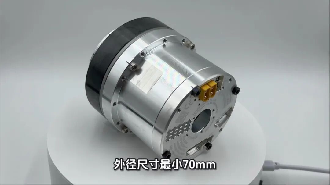 标注“外径尺寸最小70mm”的银色圆柱形工业设备