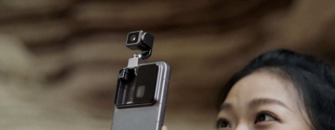 荣耀Robot Phone可翻转云台摄像头